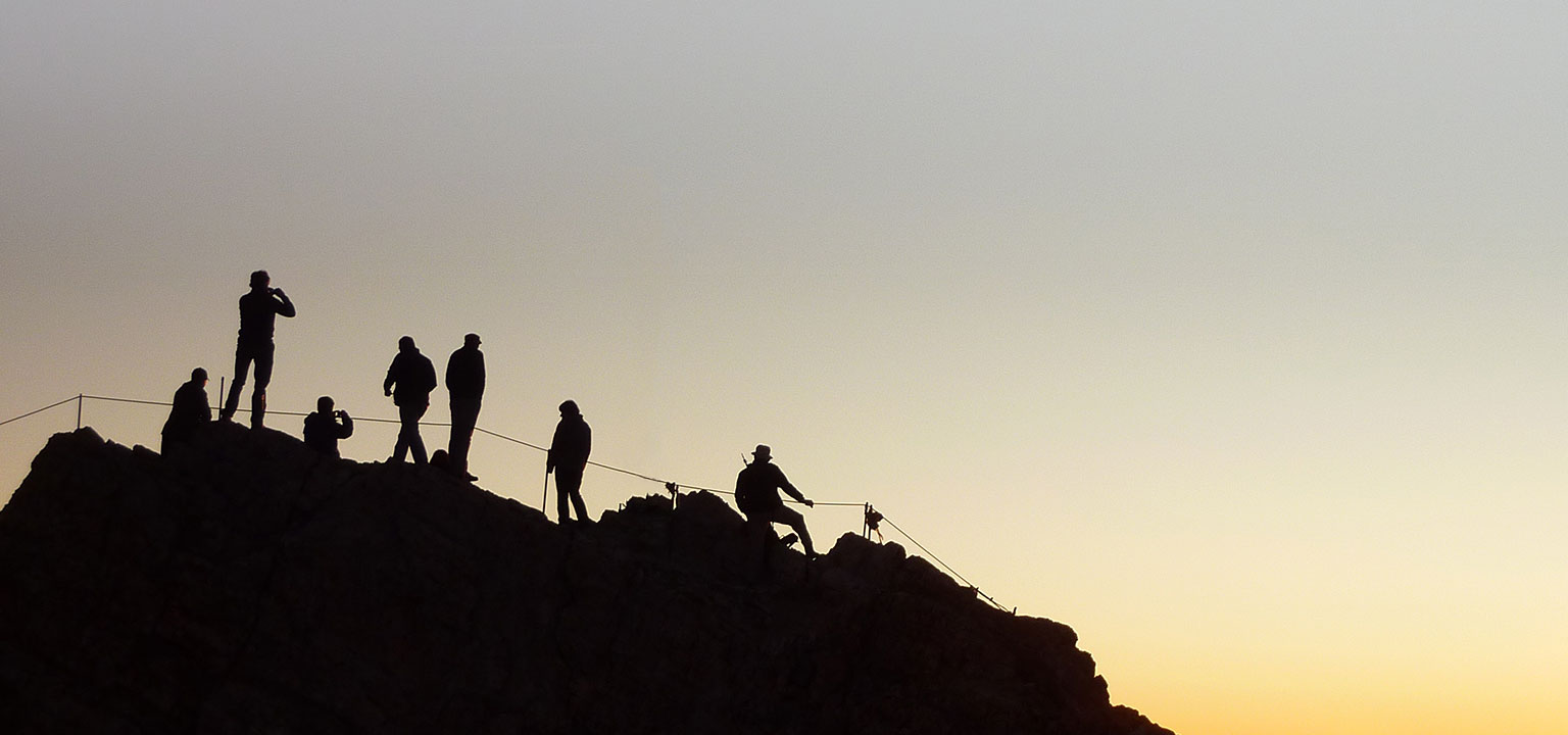 巅峰国际官网-钻营健全,你我一路成长